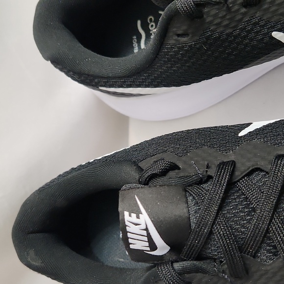 Nike Resolution 8 Running Sneakers (M Size 9) - Picture 9 of 13